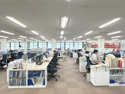 普段の編集部の様子